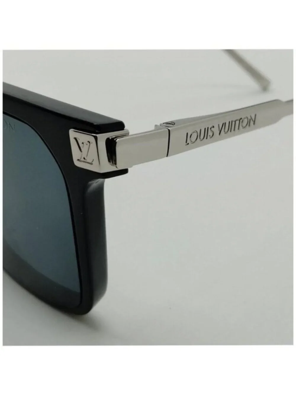 Authentic Louis Vuitton LV Rise Square Sunglasses Z1667E